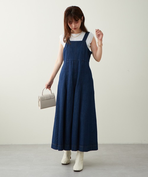 natural couture（ナチュラルクチュール）の「2022AW/セットアップ着用可/タックプリーツデニムジャンバースカート（ジャンパースカート・レディース・ブラック/インディゴブルー/ブラウン・FREE）」の5枚目の写真