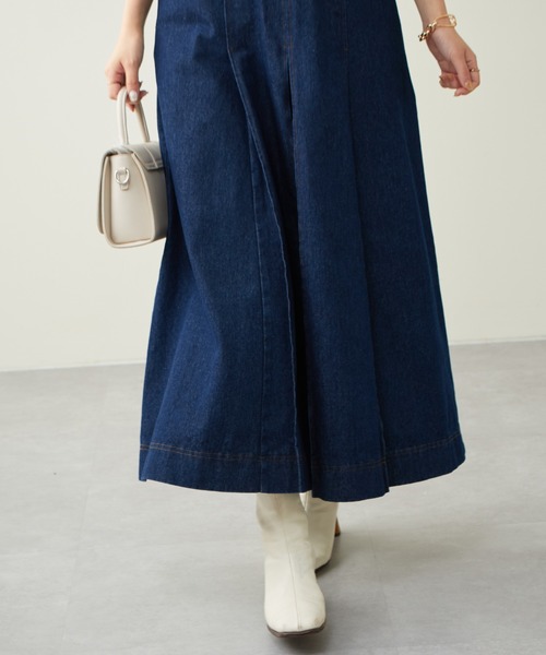 natural couture（ナチュラルクチュール）の「2022AW/セットアップ着用可/タックプリーツデニムジャンバースカート（ジャンパースカート・レディース・ブラック/インディゴブルー/ブラウン・FREE）」の10枚目の写真