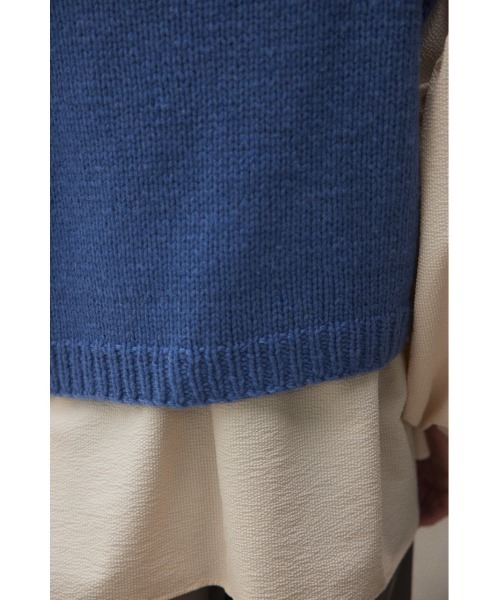 BLACK BY MOUSSY(ブラックバイマウジー)の「wide short knit vest(ワイドショートニットベスト)(ベスト・レディース・ブラック/ブルー/アイボリー・FREE)」の19枚目の写真