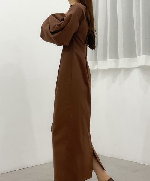 Louere（ルエレ）の「ウエストタックボリュームスリーブワンピース（ワンピース・レディース・ブラウン/アイボリー/ブラック/ダークブラウン/ダークベージュ・SMALL/MEDIUM/LARGE/X-LARGE）」の13枚目の写真