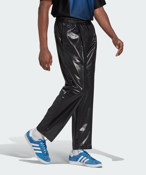 adidas（アディダス）の「BLUE VERSION チリ 62 テーラードパンツ