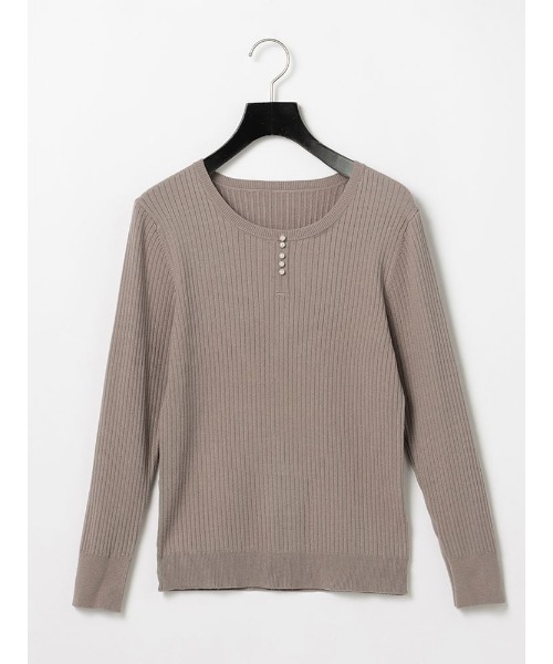 Perfect Suit FActory（パーフェクトスーツファクトリー）の「パールボタンつきリブニット（ニット/セーター・レディース・グリーン/ベージュ/ブルー・L/M/S）」の2枚目の写真