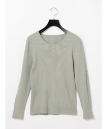 パールボタンつきリブニット