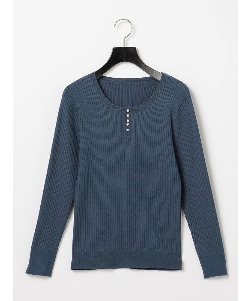 Perfect Suit FActory（パーフェクトスーツファクトリー）の「パールボタンつきリブニット（ニット/セーター・レディース・グリーン/ベージュ/ブルー・L/M/S）」の17枚目の写真