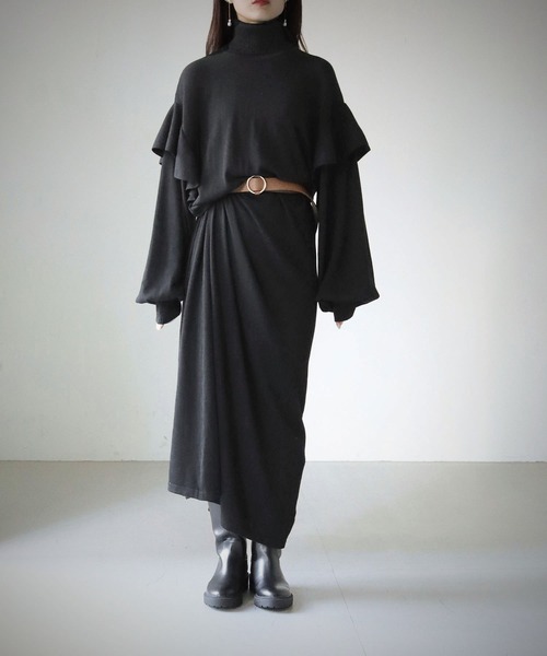 cheriella（シェリエラ）の「【cheriella】【WEB限定】ベルト付きマルチ丈肩フリルニットワンピース/着丈調整自由（ワンピース・レディース・モカ/ブラック/カーキ・M）」の2枚目の写真