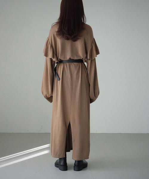 cheriella（シェリエラ）の「【cheriella】【WEB限定】ベルト付きマルチ丈肩フリルニットワンピース/着丈調整自由（ワンピース・レディース・モカ/ブラック/カーキ・M）」の5枚目の写真