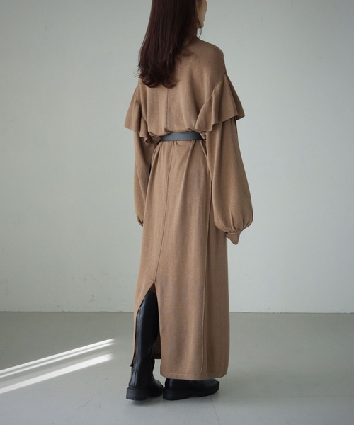 cheriella（シェリエラ）の「【cheriella】【WEB限定】ベルト付きマルチ丈肩フリルニットワンピース/着丈調整自由（ワンピース・レディース・モカ/ブラック/カーキ・M）」の8枚目の写真