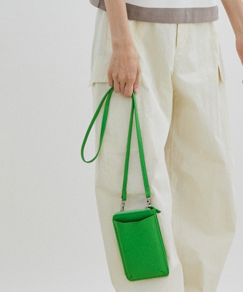 SALON adam et rope'（サロン アダム エ ロペ）の「スマホポシェット/ミニショルダーバッグ（ショルダーバッグ・レディース・ブラック/ベージュ/ライトグリーン・FREE）」の8枚目の写真