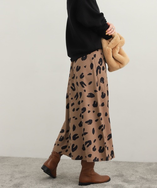 URBAN RESEARCH DOORS（アーバンリサーチドアーズ）の「BIGレオパードフレアスカート（スカート・レディース・キャメル/ネイビー・MEDIUM）」の6枚目の写真