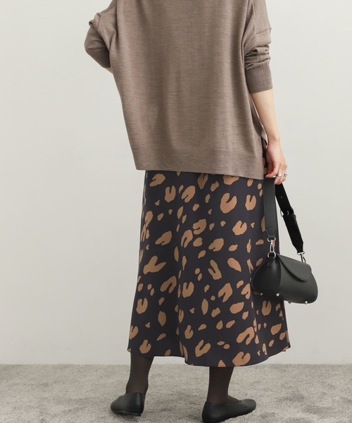 URBAN RESEARCH DOORS（アーバンリサーチドアーズ）の「BIGレオパードフレアスカート（スカート・レディース・キャメル/ネイビー・MEDIUM）」の17枚目の写真