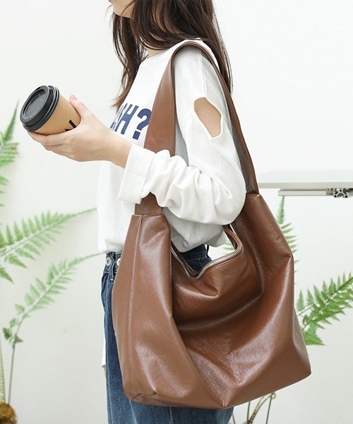 URBAN OUTFITTER☆フェイクレザー Hobo ショルダーバッグ SENSE OF PLACE by URBAN RESEARCH ショルダーバッグ フェイク
