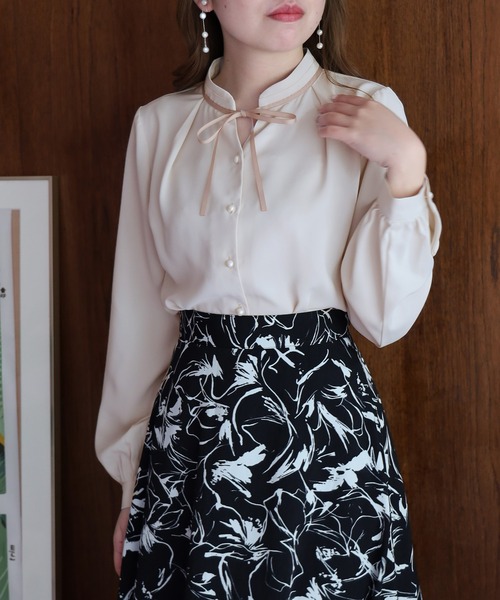 ASTORIA ODIER（アストリアオディール）の「グログランリボン配色ブラウス（シャツ/ブラウス・レディース・ラベンダー/ミント/ピンクベージュ/ホワイト/ベージュ・SMALL/MEDIUM）」の2枚目の写真