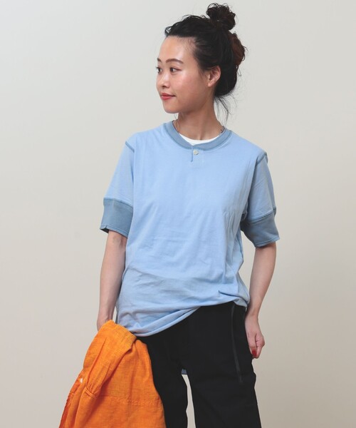 BEAMS BOY(ビームスボーイ)の「BEAMS BOY / バックディテール 1B ヘンリーネック Tシャツ(Tシャツ/カットソー・レディース・チャコールグレー/クリーム/ナチュラル/レッド系その他2/ミント/ブルー系その他・ONE SIZE)」の6枚目の写真