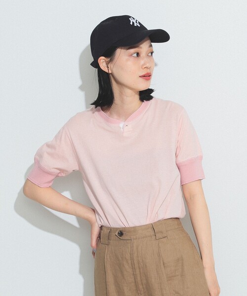 BEAMS BOY(ビームスボーイ)の「BEAMS BOY / バックディテール 1B ヘンリーネック Tシャツ(Tシャツ/カットソー・レディース・チャコールグレー/クリーム/ナチュラル/レッド系その他2/ミント/ブルー系その他・ONE SIZE)」の1枚目の写真