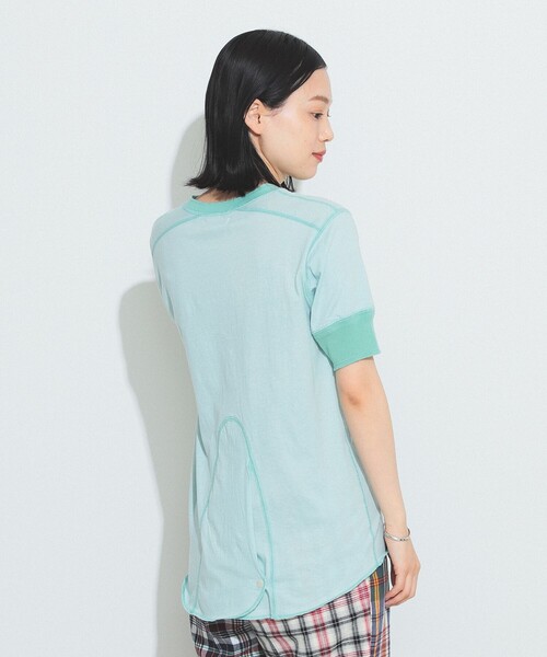 BEAMS BOY(ビームスボーイ)の「BEAMS BOY / バックディテール 1B ヘンリーネック Tシャツ(Tシャツ/カットソー・レディース・チャコールグレー/クリーム/ナチュラル/レッド系その他2/ミント/ブルー系その他・ONE SIZE)」の5枚目の写真