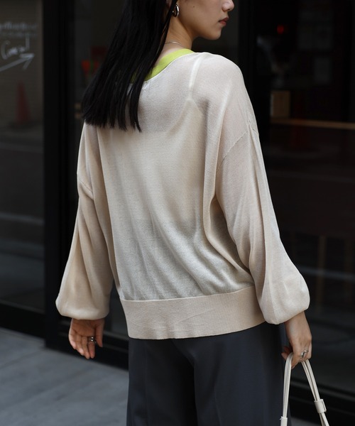 COMMRE（コムル）の「シアーVネックニットカーディガン（カーディガン/ボレロ・レディース・ベージュ/ライム/オレンジ/チャコールグレー・FREE）」の13枚目の写真