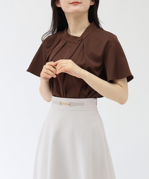 TRUDEA(トルディア)の「アシメネック半袖ブラウス(シャツ/ブラウス・レディース・ベージュ/ホワイト/カーキ/スモークピンク/オレンジ/グリーン/ブラウン・MEDIUM)」の1枚目の写真