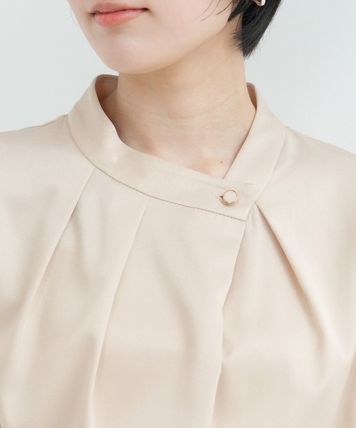TRUDEA(トルディア)の「アシメネック半袖ブラウス(シャツ/ブラウス・レディース・ベージュ/ホワイト/カーキ/スモークピンク/オレンジ/グリーン/ブラウン・MEDIUM)」の21枚目の写真