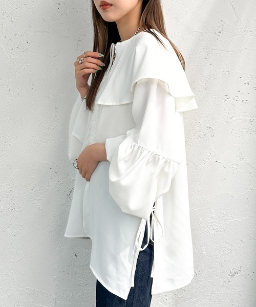 apres jour mignon（アプレジュールミニョン）の「前ジップサイドオープンブラウス【ZOZOTOWN限定アイテム】（シャツ/ブラウス・レディース・オフホワイト/ブラック/グレイッシュベージュ・フリー/X-LARGE）」の2枚目の写真