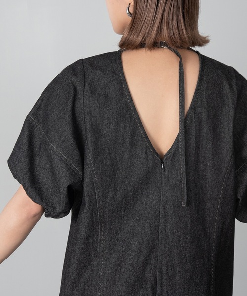 Amiur(エミレ)の「back open denim ops / バックオープンデニムワンピース(ワンピース・レディース・ネイビー/ブラック・S/M)」の5枚目の写真