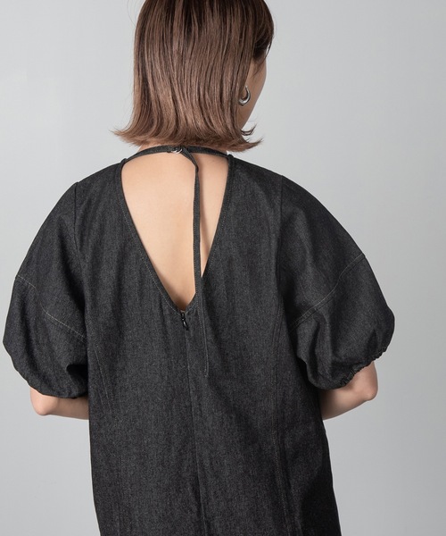 Amiur(エミレ)の「back open denim ops / バックオープンデニムワンピース(ワンピース・レディース・ネイビー/ブラック・S/M)」の6枚目の写真
