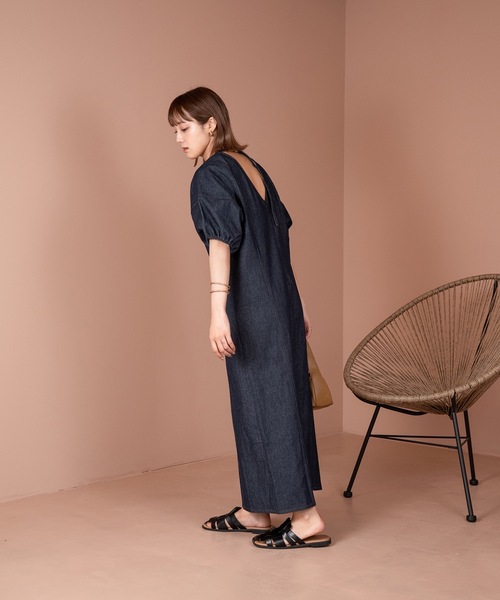 Amiur(エミレ)の「back open denim ops / バックオープンデニムワンピース(ワンピース・レディース・ネイビー/ブラック・S/M)」の14枚目の写真