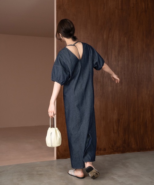 Amiur(エミレ)の「back open denim ops / バックオープンデニムワンピース(ワンピース・レディース・ネイビー/ブラック・S/M)」の17枚目の写真