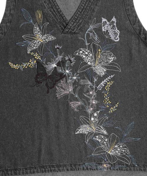 ScoLar(スカラー)の「532065:花蝶刺繍 8OZデニムベスト(その他トップス・レディース・ネイビー/ブラック・M)」の11枚目の写真