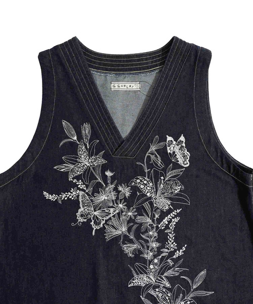 ScoLar(スカラー)の「532065:花蝶刺繍 8OZデニムベスト(その他トップス・レディース・ネイビー/ブラック・M)」の15枚目の写真