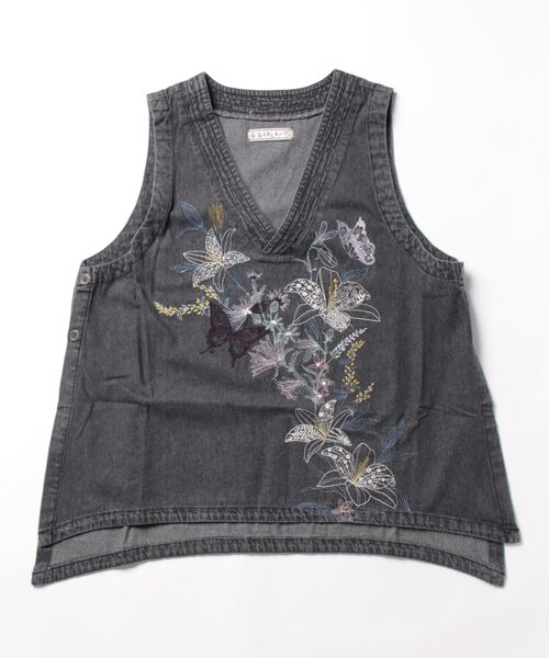 ScoLar(スカラー)の「532065:花蝶刺繍 8OZデニムベスト(その他トップス・レディース・ネイビー/ブラック・M)」の9枚目の写真