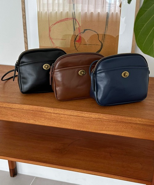 DISCOAT（ディスコート）の「【軽量/WEB限定】ヴィンテージライクミニショルダーバッグ（ショルダーバッグ・レディース・ブラウン/ブラック/ネイビー・FREE）」の4枚目の写真