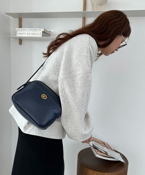 DISCOAT（ディスコート）の「【軽量/WEB限定】ヴィンテージライクミニショルダーバッグ（ショルダーバッグ・レディース・ブラウン/ブラック/ネイビー・FREE）」の7枚目の写真