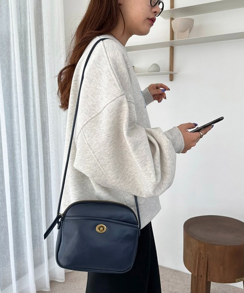 DISCOAT（ディスコート）の「【軽量/WEB限定】ヴィンテージライクミニショルダーバッグ（ショルダーバッグ・レディース・ブラウン/ブラック/ネイビー・FREE）」の8枚目の写真