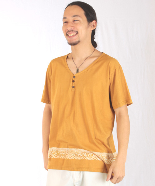 チャイハネ（チャイハネ）の「【チャイハネ】トライバル柄MEN'S VネックTシャツ（Tシャツ/カットソー・メンズ・ホワイト/オレンジ/イエロー/ブラック/カーキ/ネイビー/ブラウン・FREE）」の6枚目の写真