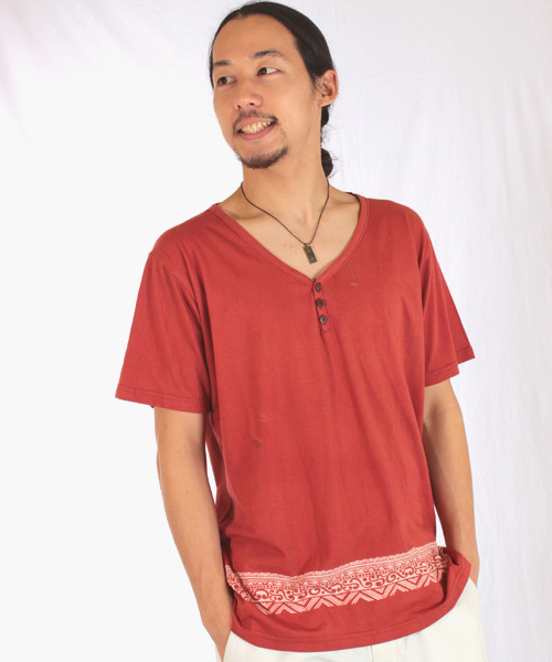 チャイハネ（チャイハネ）の「【チャイハネ】トライバル柄MEN'S VネックTシャツ（Tシャツ/カットソー・メンズ・ホワイト/オレンジ/イエロー/ブラック/カーキ/ネイビー/ブラウン・FREE）」の7枚目の写真