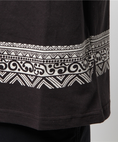 チャイハネ（チャイハネ）の「【チャイハネ】トライバル柄MEN'S VネックTシャツ（Tシャツ/カットソー・メンズ・ホワイト/オレンジ/イエロー/ブラック/カーキ/ネイビー/ブラウン・FREE）」の13枚目の写真