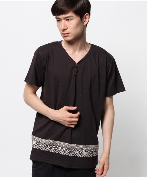 チャイハネ（チャイハネ）の「【チャイハネ】トライバル柄MEN'S VネックTシャツ（Tシャツ/カットソー・メンズ・ホワイト/オレンジ/イエロー/ブラック/カーキ/ネイビー/ブラウン・FREE）」の17枚目の写真