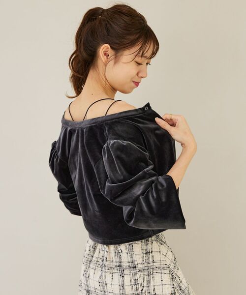 MAJESTIC LEGON(マジェスティックレゴン)の「キャミセットベロアカーディガン(カーディガン/ボレロ・レディース・チャコールグレー/ベージュ/ピンク・MEDIUM)」の2枚目の写真
