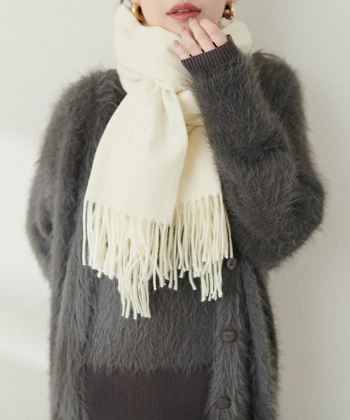 natural couture（ナチュラルクチュール）の「ロゴ刺繍カラーストール（ストール/ショール・レディース・オフホワイト/ベージュ/ブラウン/ブルー・FREE）」の5枚目の写真