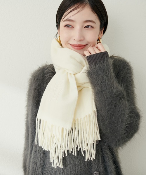 natural couture（ナチュラルクチュール）の「ロゴ刺繍カラーストール（ストール/ショール・レディース・オフホワイト/ベージュ/ブラウン/ブルー・FREE）」の6枚目の写真