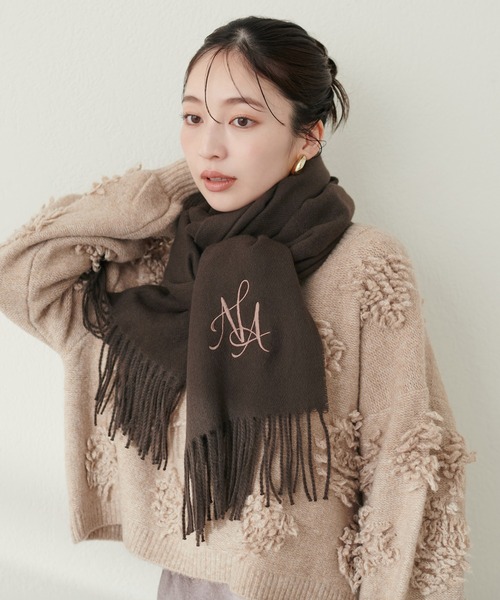 natural couture（ナチュラルクチュール）の「ロゴ刺繍カラーストール（ストール/ショール・レディース・オフホワイト/ベージュ/ブラウン/ブルー・FREE）」の10枚目の写真