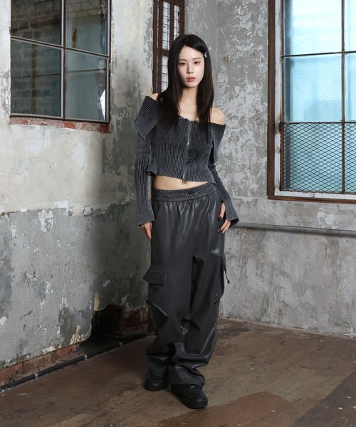 FOLLOWIN(フォロウィン)の「【2WAY】グラデーションヴィンテージカラーオフショルリブジップアップニット(カーディガン/ボレロ・レディース・ブルー/ピンク/ブラウン/ブラック/ネイビー・FREE)」の7枚目の写真