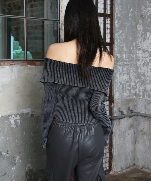 FOLLOWIN(フォロウィン)の「【2WAY】グラデーションヴィンテージカラーオフショルリブジップアップニット(カーディガン/ボレロ・レディース・ブルー/ピンク/ブラウン/ブラック/ネイビー・FREE)」の11枚目の写真