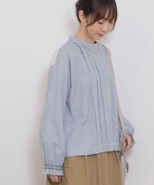 POU DOU DOU（プードゥドゥ）の「フロントタックデザインプルオーバー（シャツ/ブラウス・レディース・ブラック/ベージュ/オフホワイト・3）」の2枚目の写真