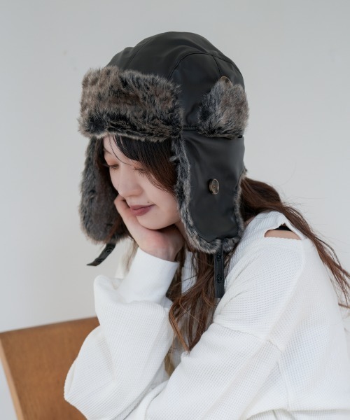 polcadot（ポルカドット）の「フェイクレザーフライトキャップ