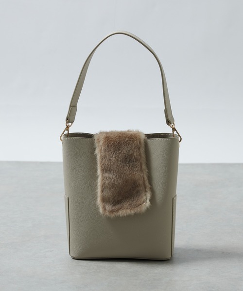 un dix cors（アンディコール）の「マグネットファーバッグ（ハンドバッグ・レディース・アイボリー/ブラック・FREE）」の6枚目の写真