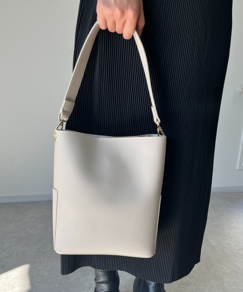 un dix cors（アンディコール）の「マグネットファーバッグ（ハンドバッグ・レディース・アイボリー/ブラック・FREE）」の8枚目の写真