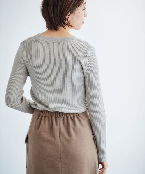 le.coeur blanc（ルクールブラン）の「ラメリブニットプルオーバー（ニット/セーター・レディース・グレイッシュベージュ/オフホワイト/ブラック・38）」の5枚目の写真