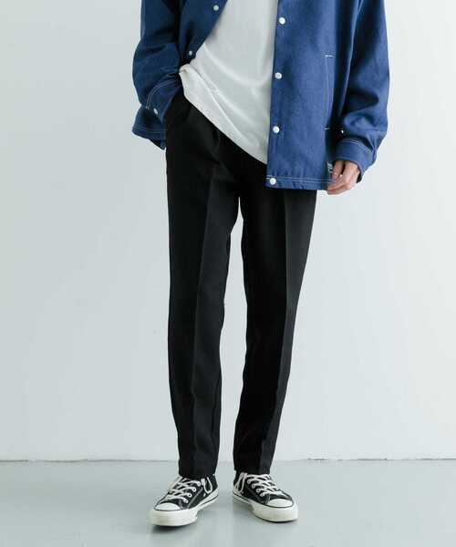 ITEMS URBANRESEARCH（アイテムズ アーバンリサーチ）の「『速乾/イージーケア』スムースツイルセンタープレスタックパンツ（スラックス・メンズ・ブラック/グレー系その他/チャコールグレー・MEDIUM/LARGE）」の8枚目の写真