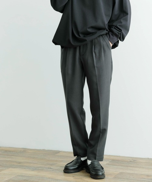 ITEMS URBANRESEARCH（アイテムズ アーバンリサーチ）の「『速乾/イージーケア』スムースツイルセンタープレスタックパンツ（スラックス・メンズ・ブラック/グレー系その他/チャコールグレー・MEDIUM/LARGE）」の9枚目の写真